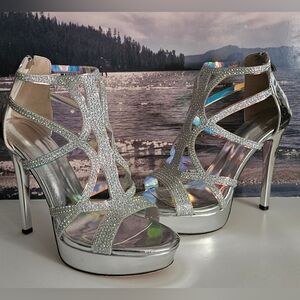 NWOT Zamikoo Silver Metallic Platform Stilettos